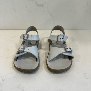 Girls white Foomates sandals. Size 10, Velcro strap